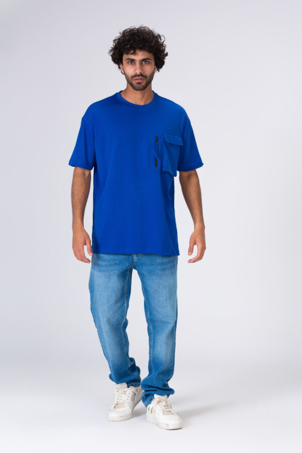 Mens Half Sleeve T-shirt Made Of Soft Cotton With A Zipper Pocket On The Front