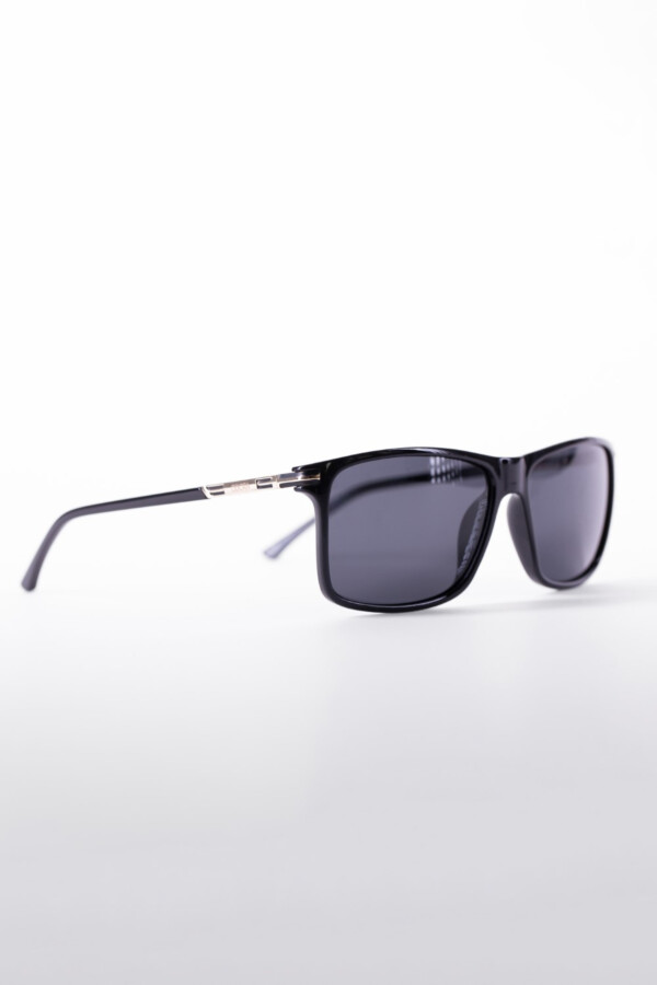 Men's Sunglasses With Basic Frame Suitable For Everyday Wear