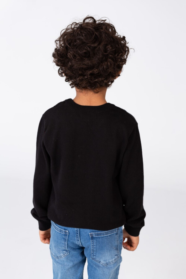 Boy's Pullover With A Round Neck And Long Sleeves In Breathable Material