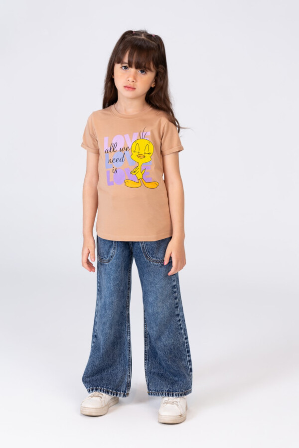 Girls Half Sleeved T-shirt With A Distinctive Cartoon Print And Comfortable Material