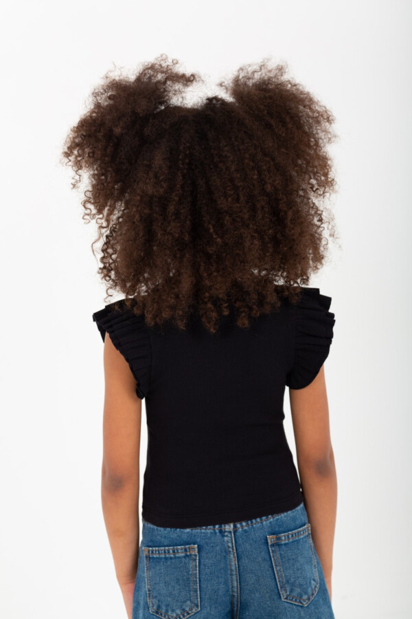 Girls' T-Shirt With Ruffles On The Shoulder And A Unique Material