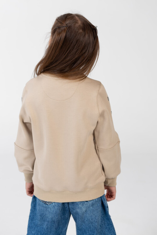 Girls' sweatshirt with a round neck and a print on the front