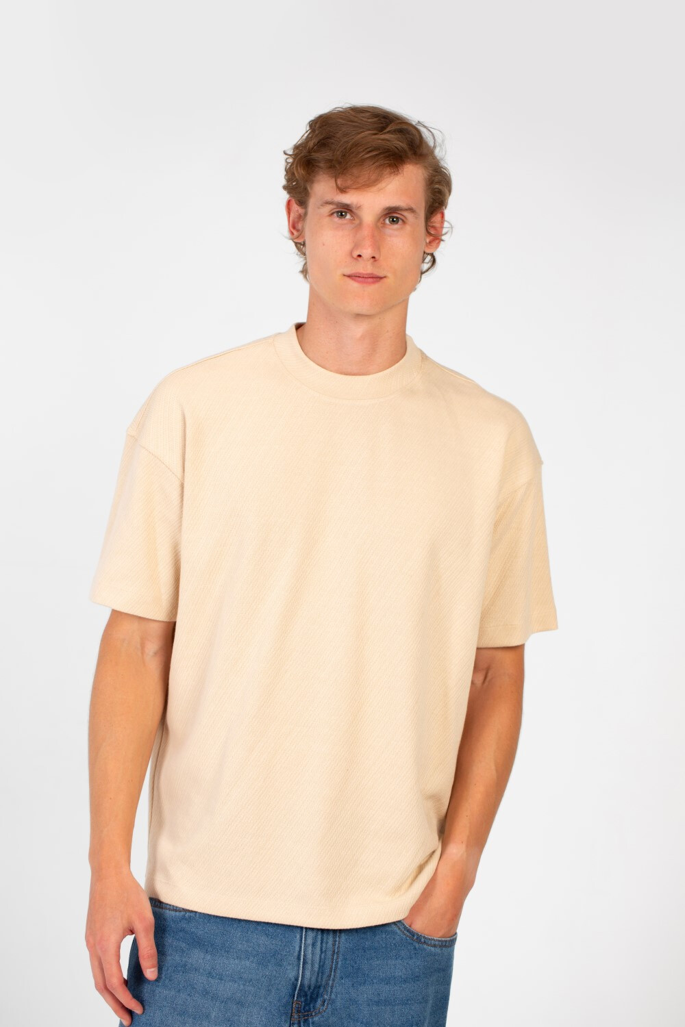 Men's Basic Regular Fit Short Sleeves Round Neck T-shirt In Modern Design