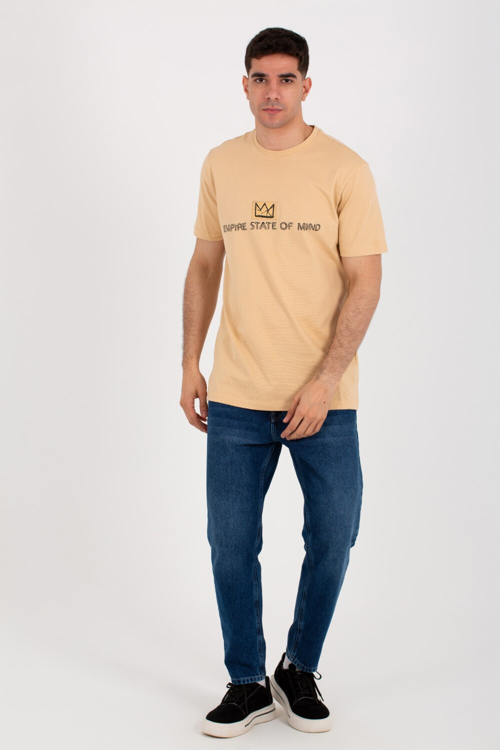 Mens Slim Fit Round Neck T-shirt With Short Sleeves And Front Print