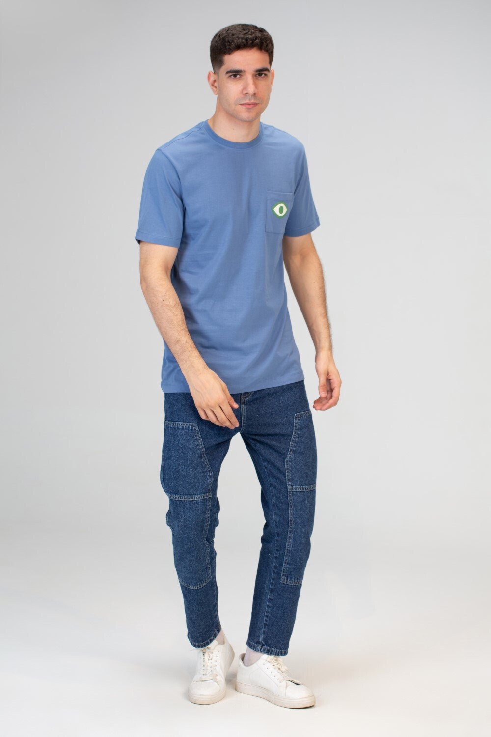 Mens Slim Fit T-shirt With A Round Neck And A Distinctive Front Pocket