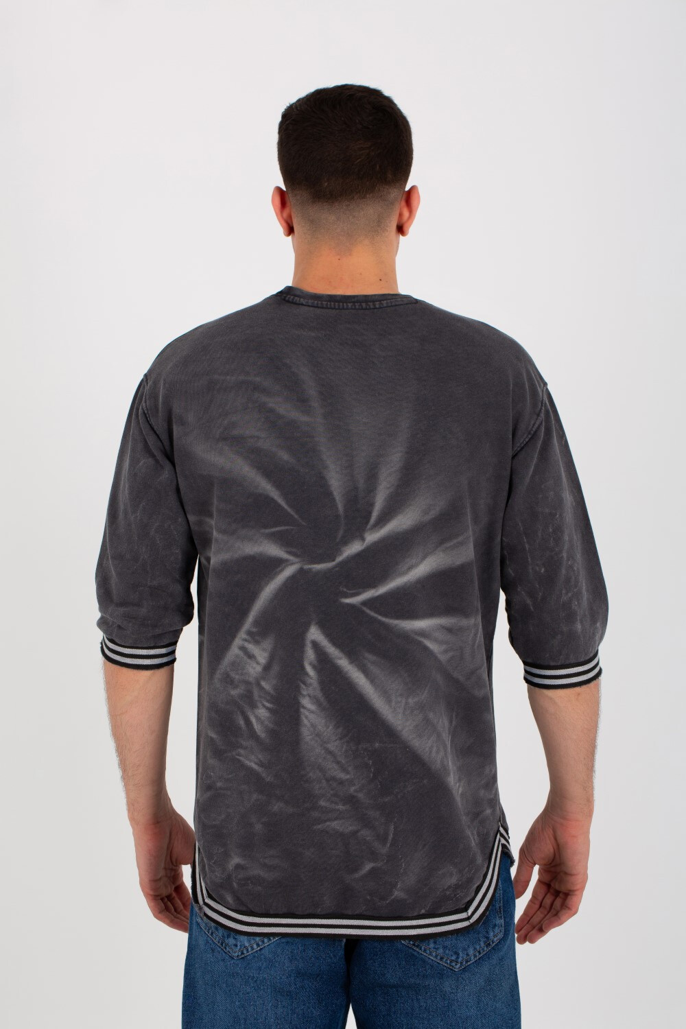 Mens Round Neck T-shirt Made Of Summer Milton Material With A Unique Cut