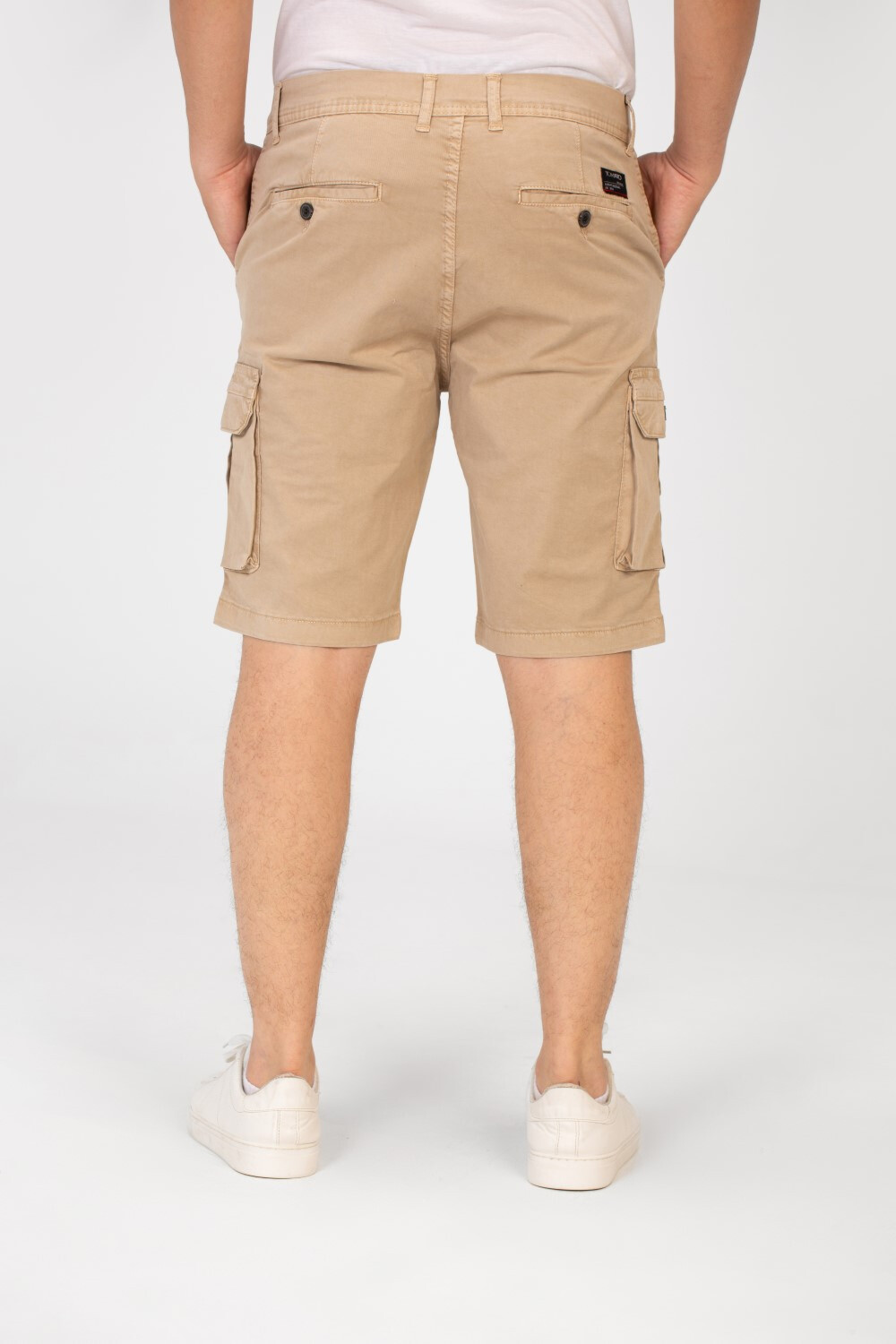 Men's Tomato Gabardine Short With Side Pockets In A Modern Design