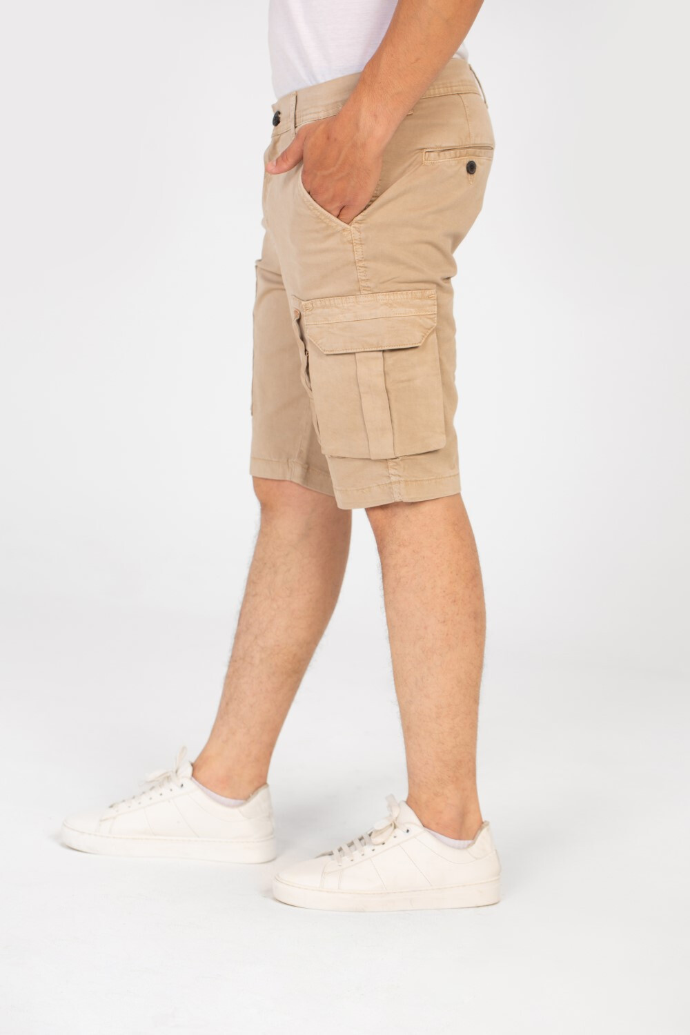 Men's Tomato Gabardine Short With Side Pockets In A Modern Design