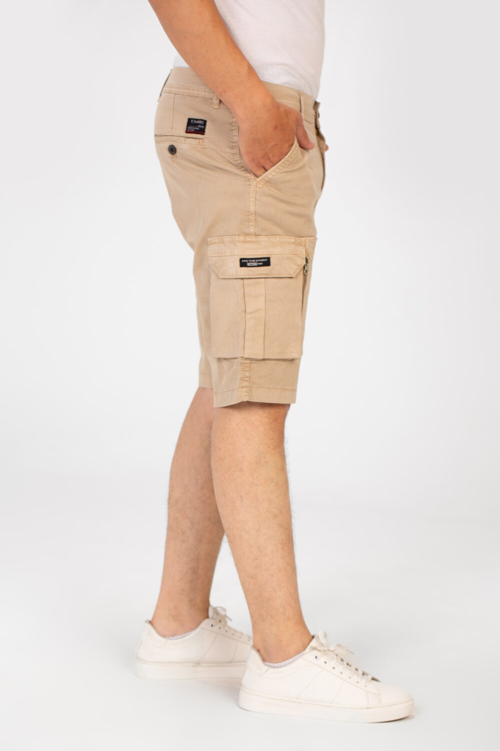 Men's Tomato Gabardine Short With Side Pockets In A Modern Design