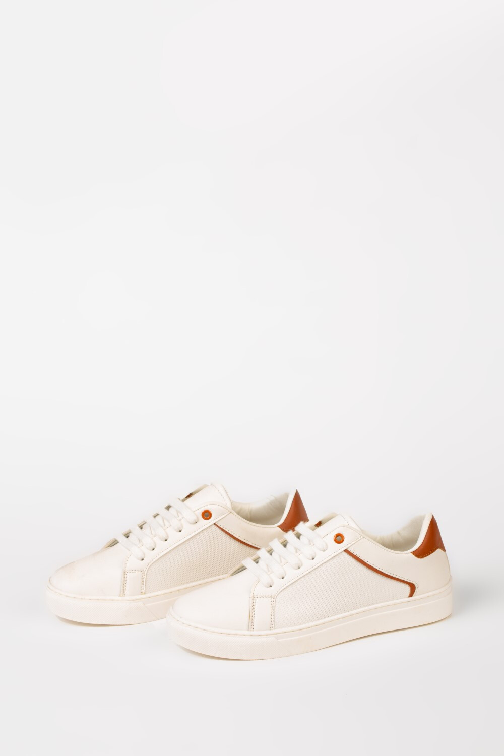 Men's Basic Lace Up Shoes In A Distinctive Colors Practical And Suitable For Every Day