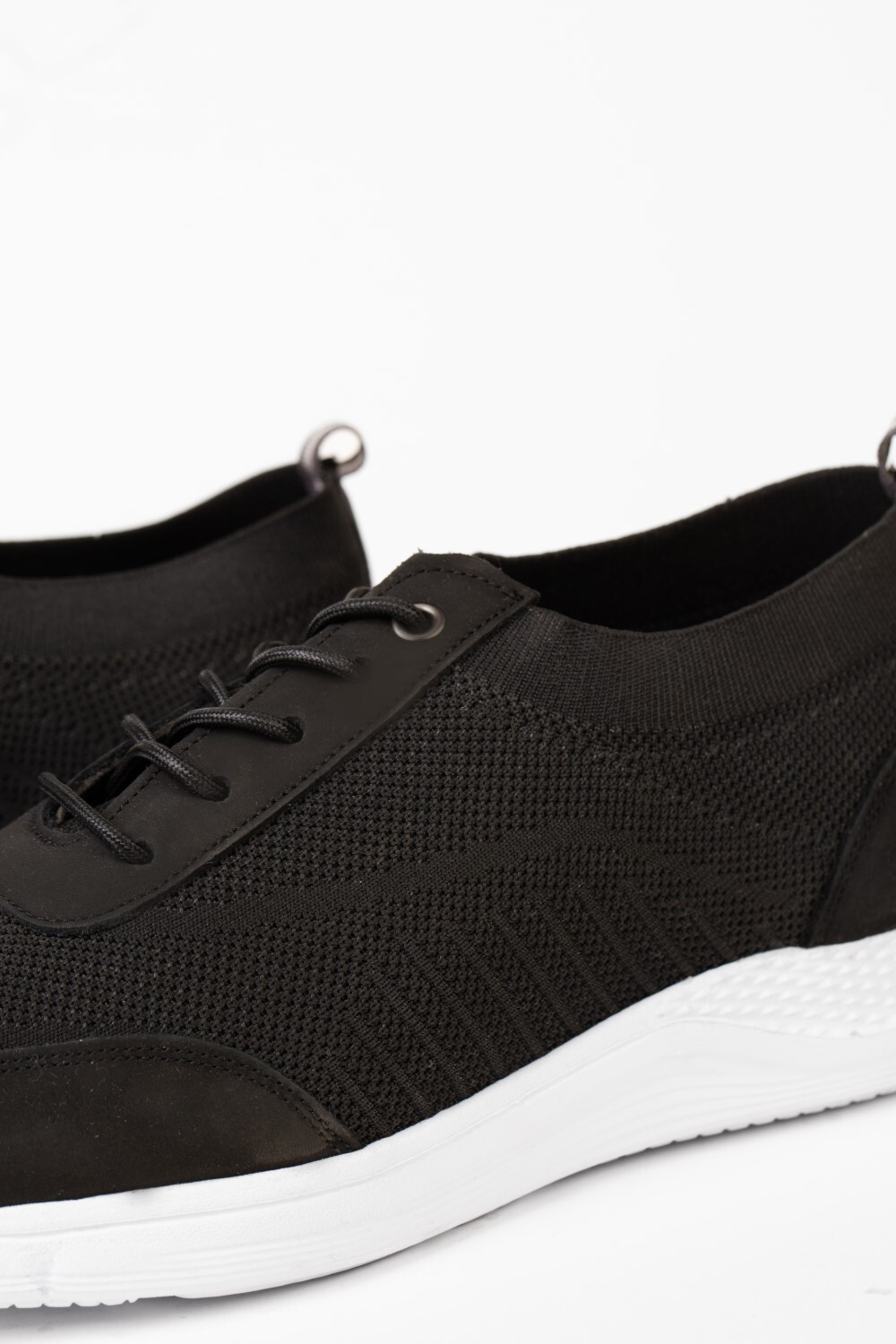 Men's Modern Casual Shoes In Basic Colors