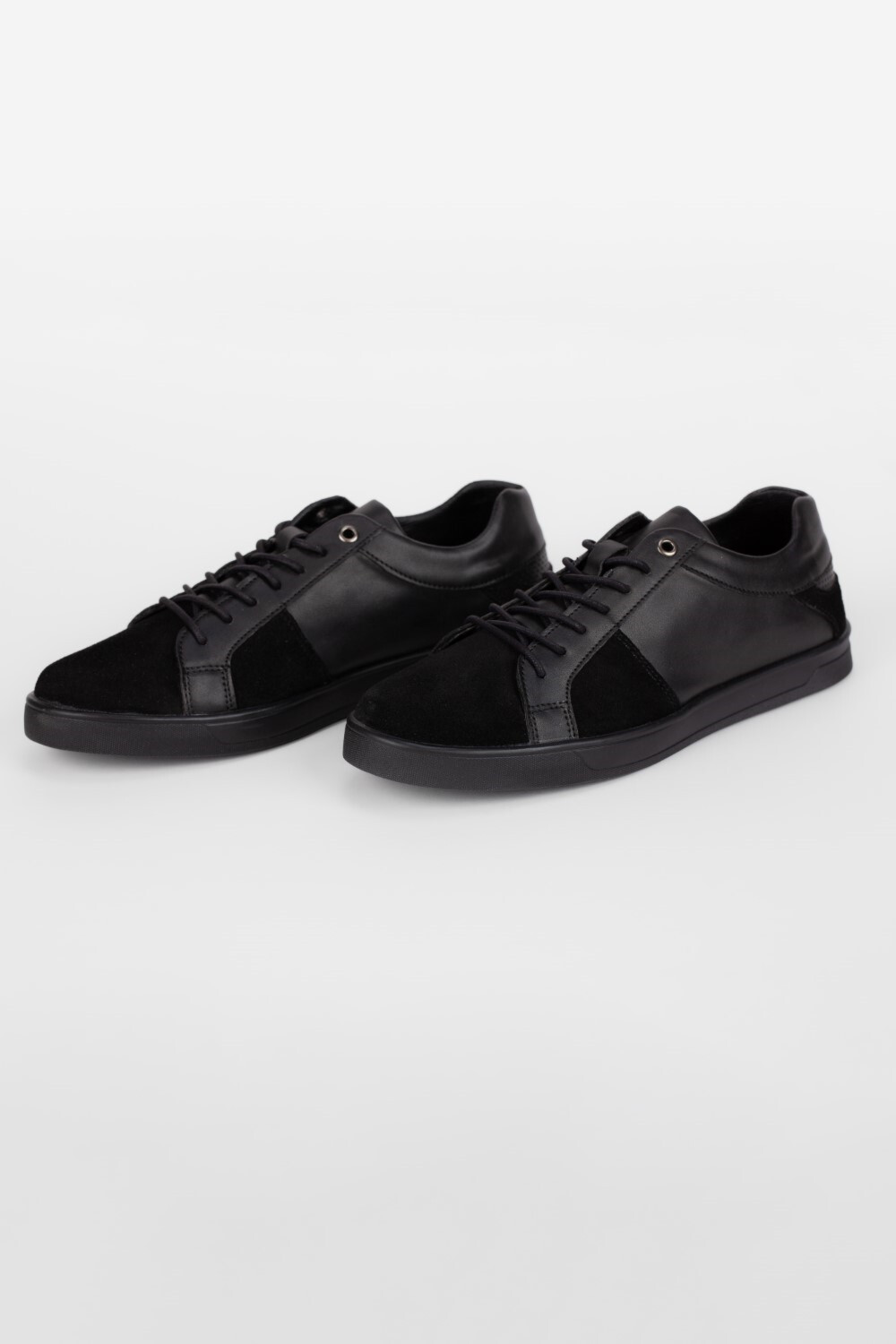 Men's Flat Sole Chamois Casual Shoes With Unique Style