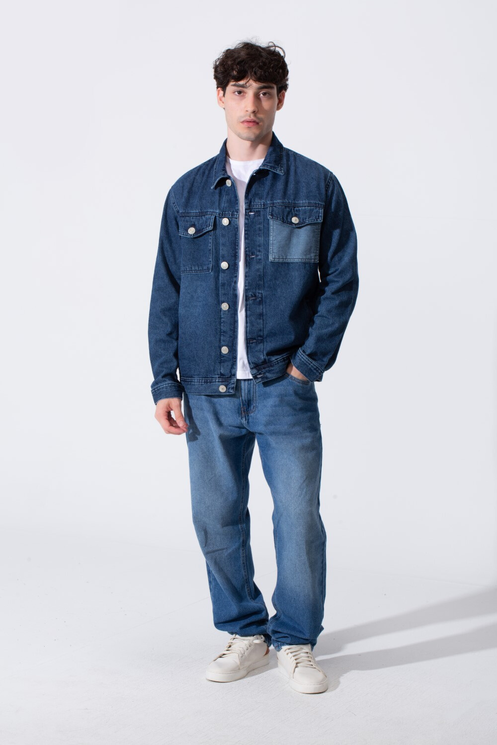 Men's Slim Fit Denim Jeans Jacket With Front Pockets And Long Sleeves
