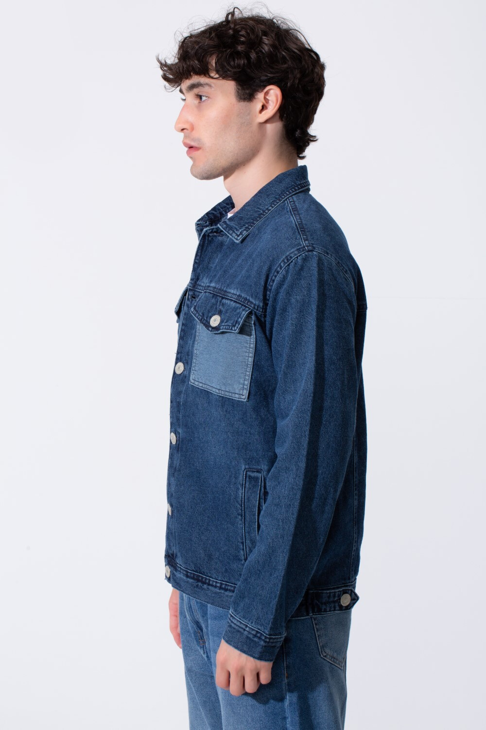 Men's Slim Fit Denim Jeans Jacket With Front Pockets And Long Sleeves