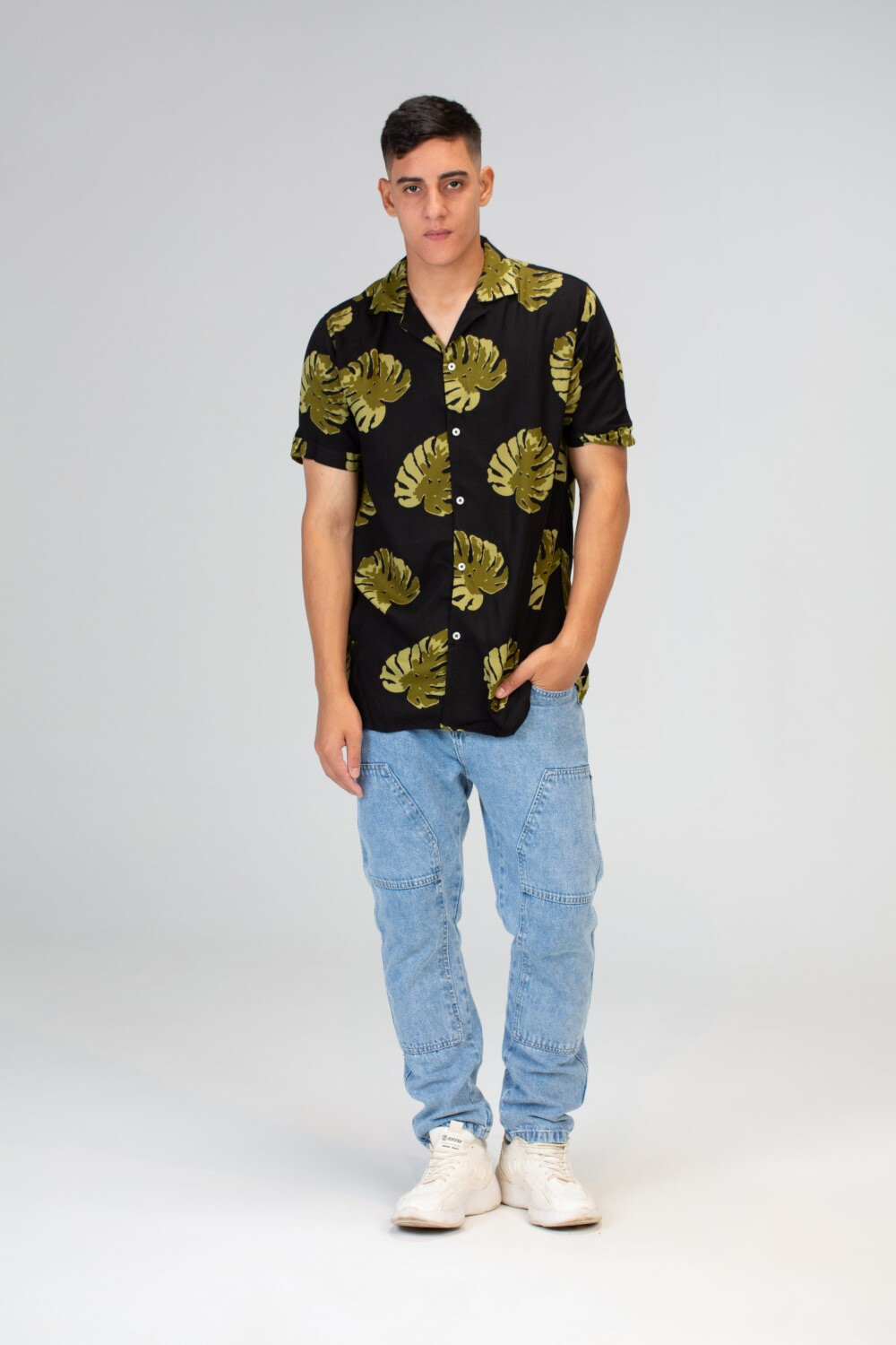 Mens Half Sleeved Slim Fit Shirt In Viscose Cotton