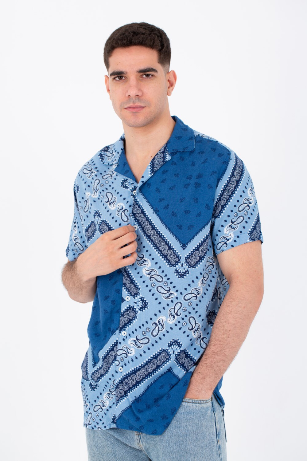 Mens Printed Half Sleeves Jakar Slim Fit Shirt Made Of Cotton Viscose Material