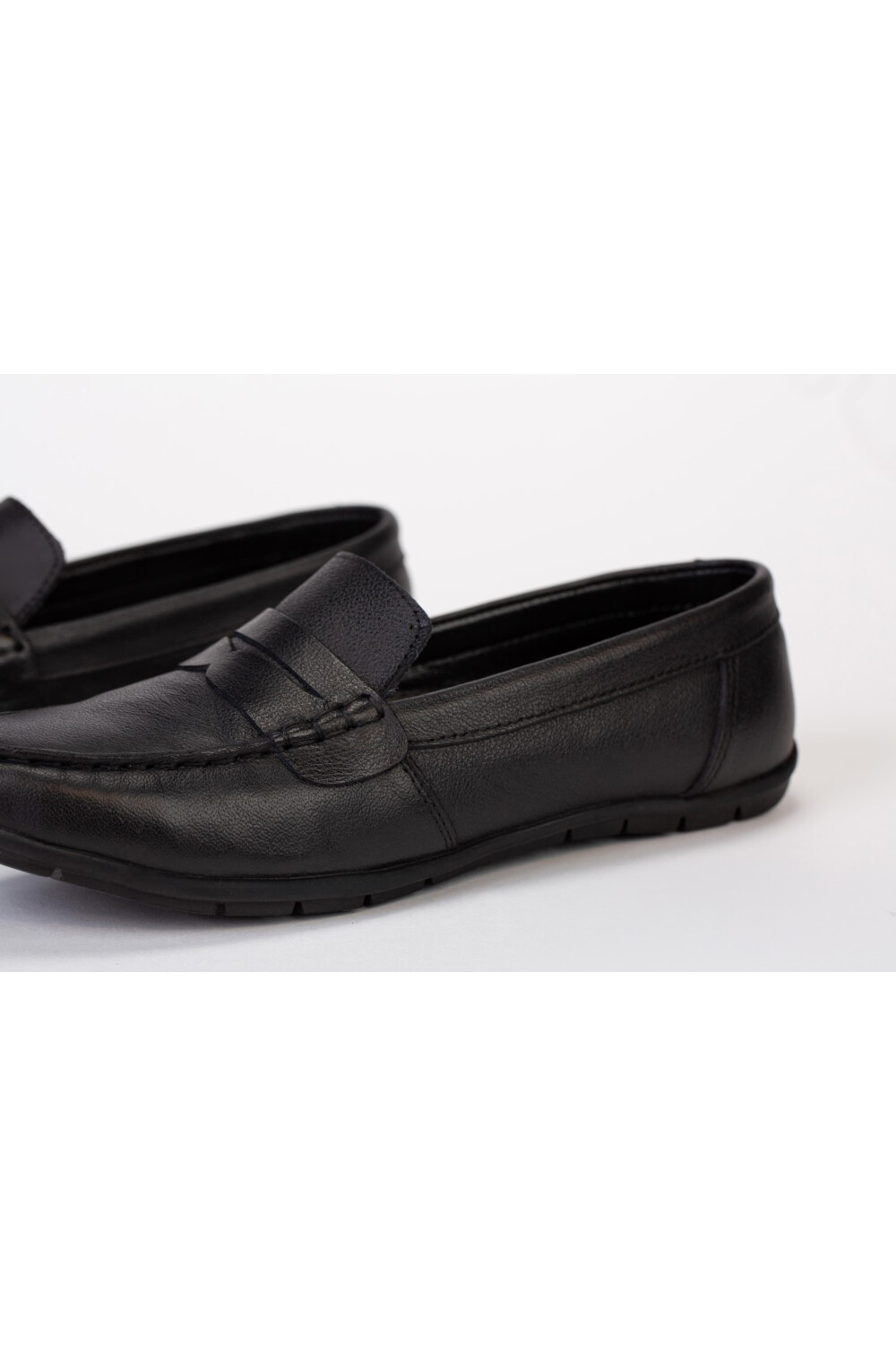 Mens Leather Shoes With High Quality Material And Basic Colors