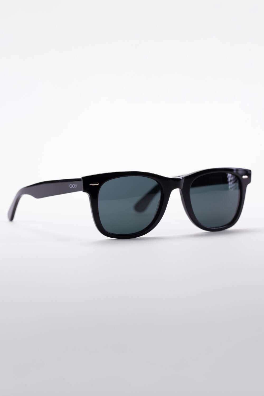 Men's Tomato Sunglasses With A Basic frame And High Quality Material