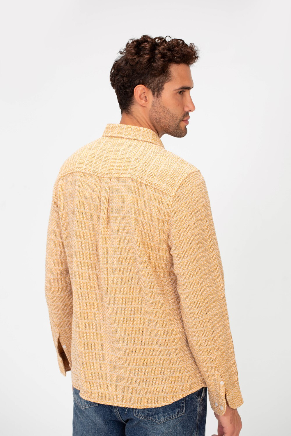 Men's Long Sleeved Slim Fit Check Shirt With A Collar And Full Button Closure