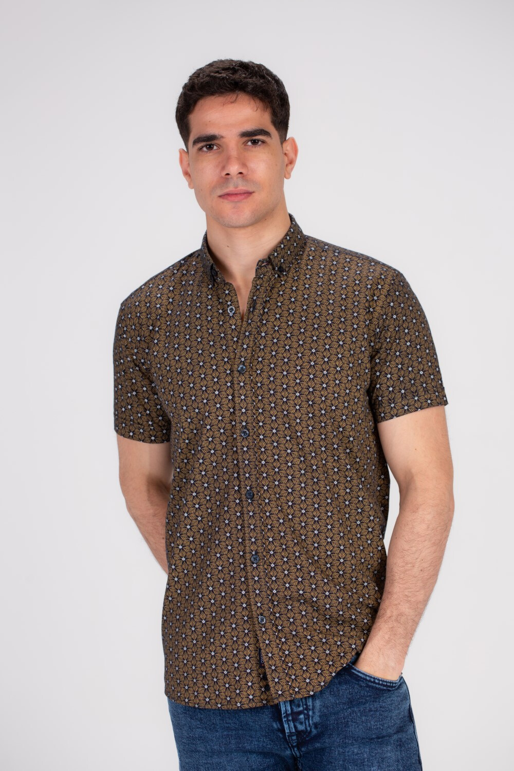 Men's Short Sleeves Classic Jakar Regular Fit Shirt That Feature A Unique Cut