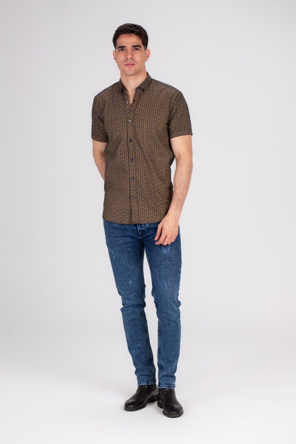 Men's Short Sleeves Classic Jakar Regular Fit Shirt That Feature A Unique Cut