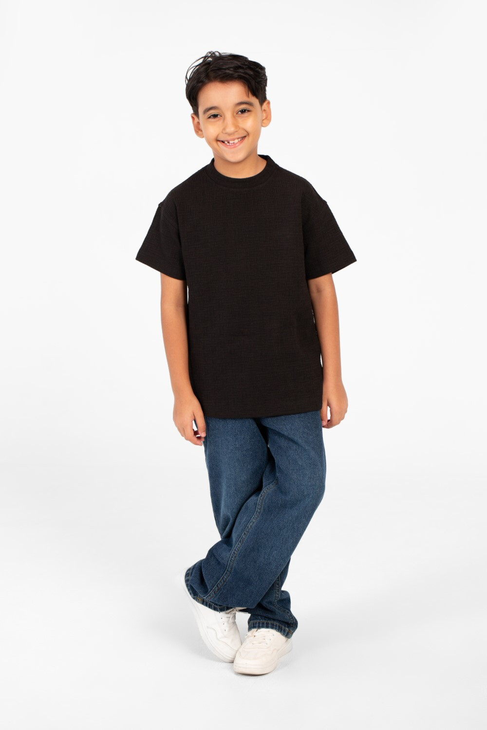 Boy's Short Sleeved T-shirt With Basic Details And A Modern High Quality Design