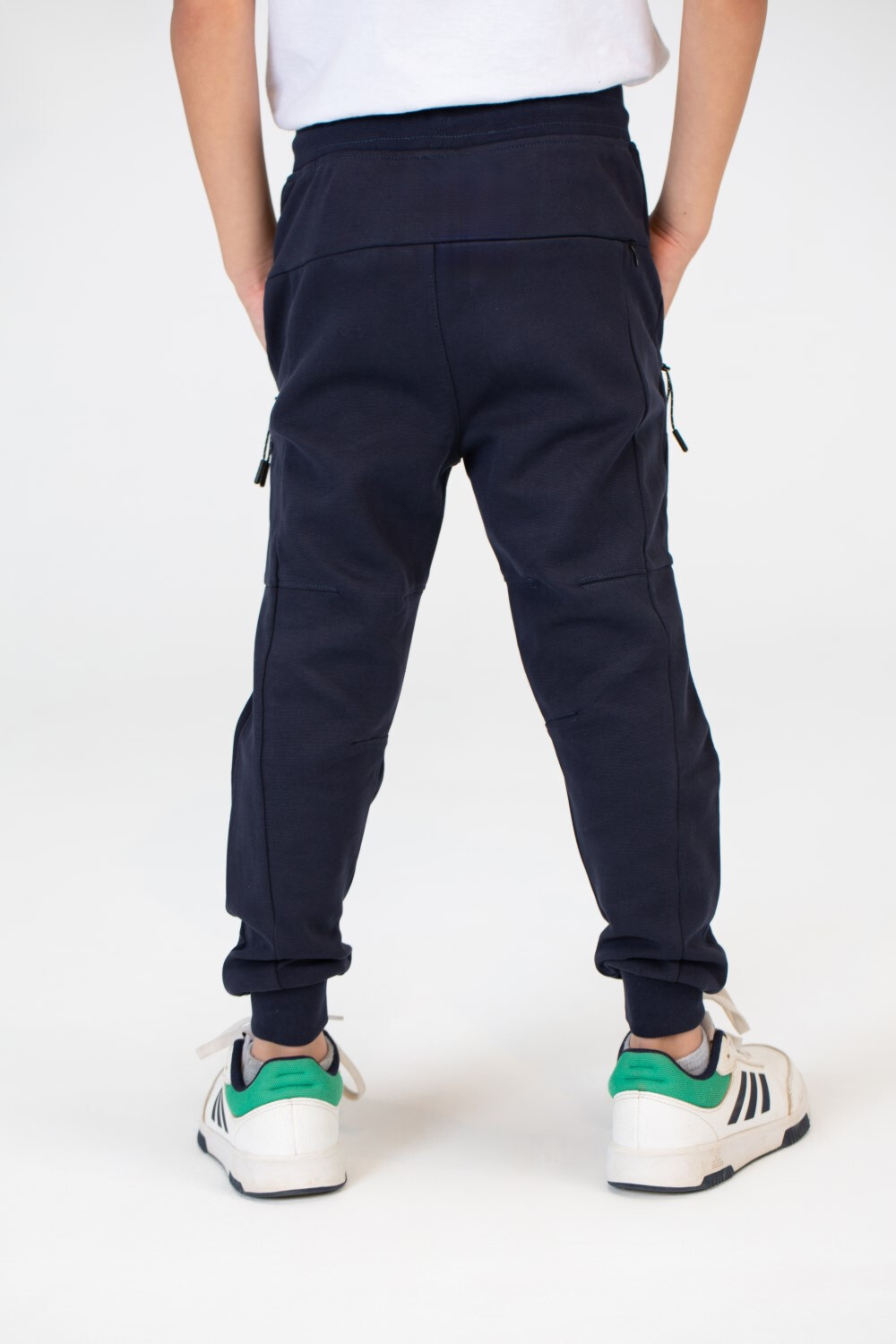 Boys Sweatpants With An Elasticated Waistband And Zippered Pockets On The Sides