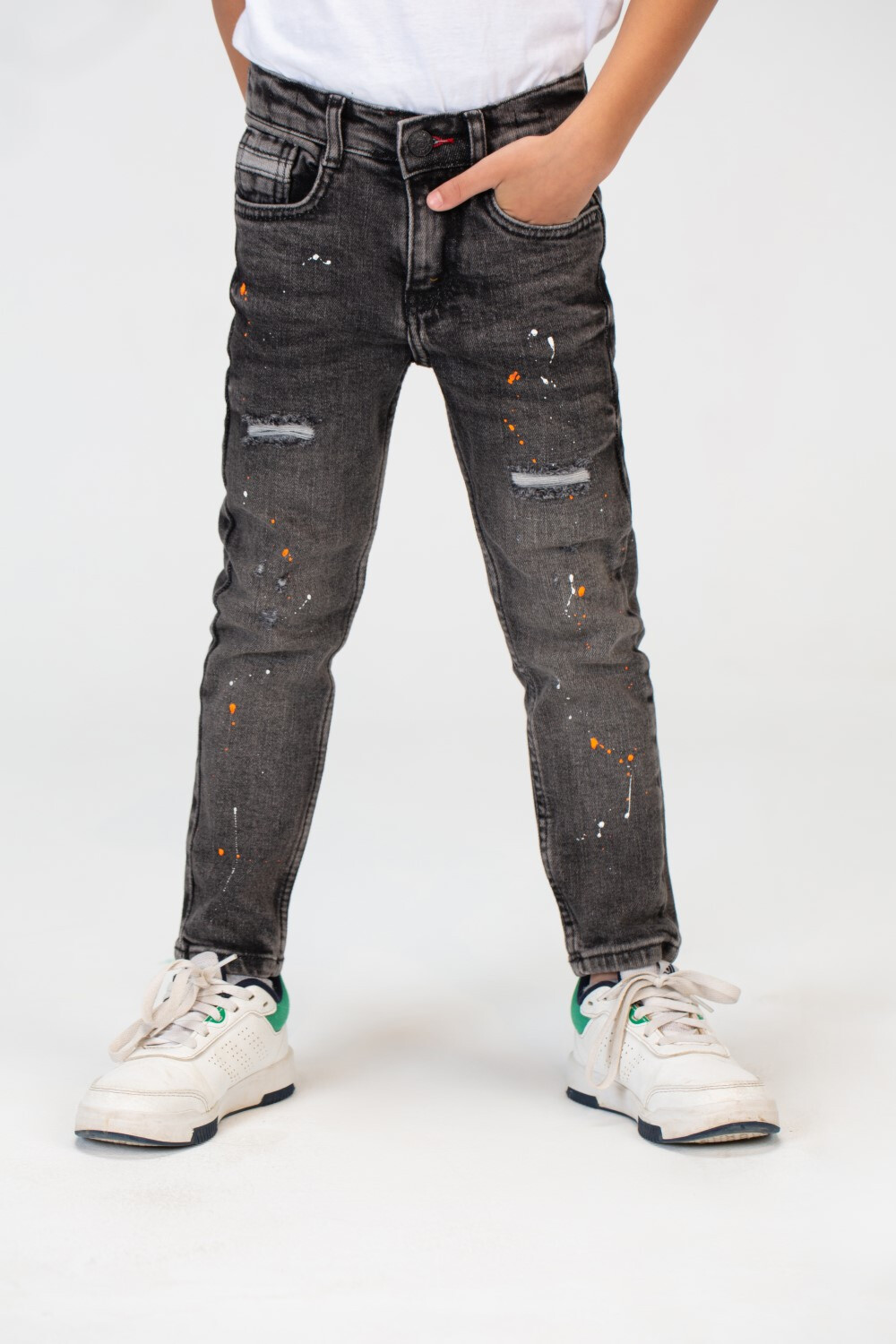 Boys Denim Jeans In Various Colors With A Front And Five Pockets