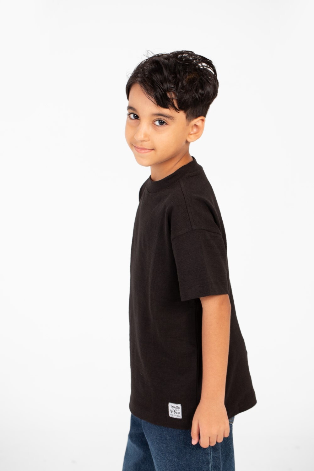 Boy's Basic Round Neck Short Sleeve T-Shirt For Everyday Wear With Unique Details