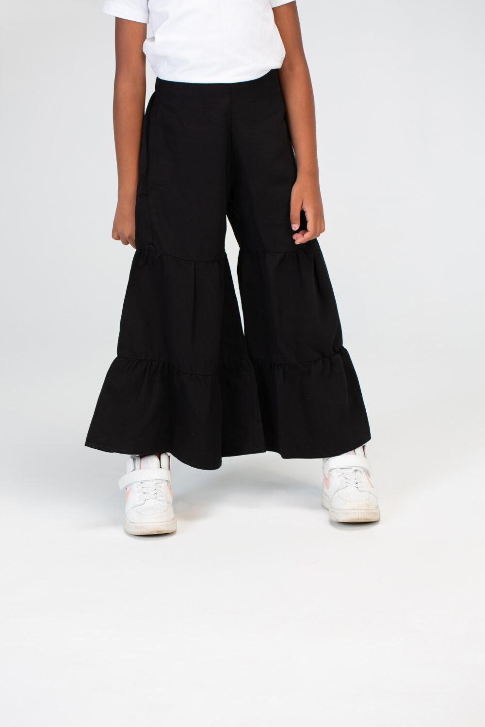 Girls Long And Wide Trousers In Basic Fabric With A Modern Summer Cut