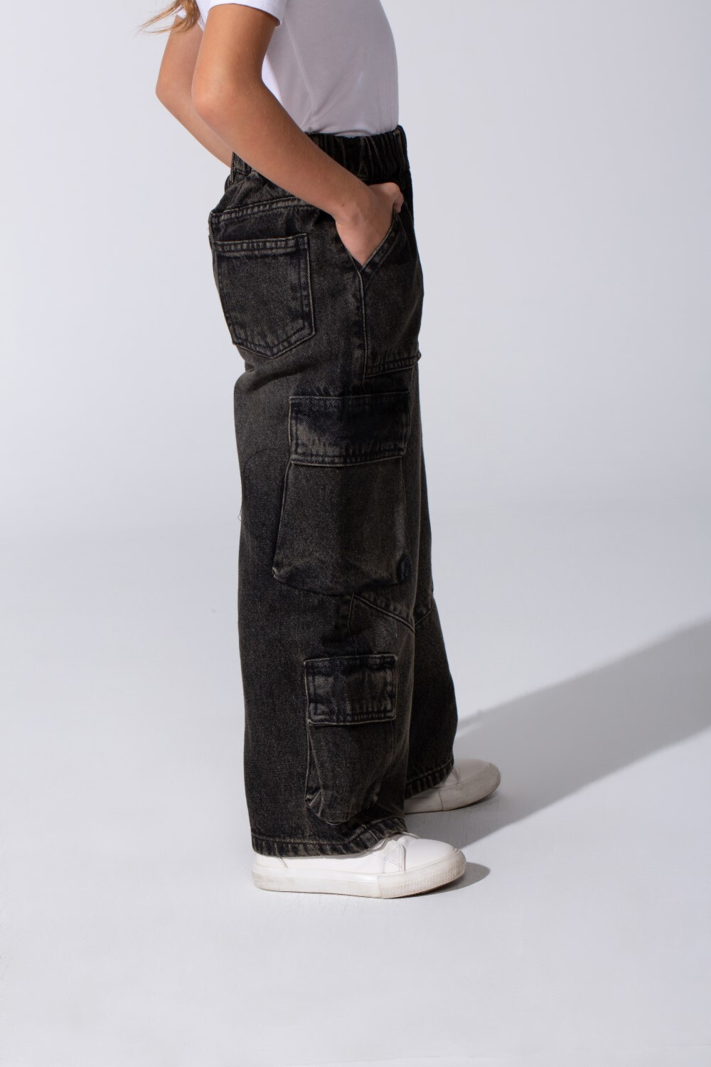 Girl's Cargo Jeans Pants With An Elastic Waistband And Modern Side Pockets